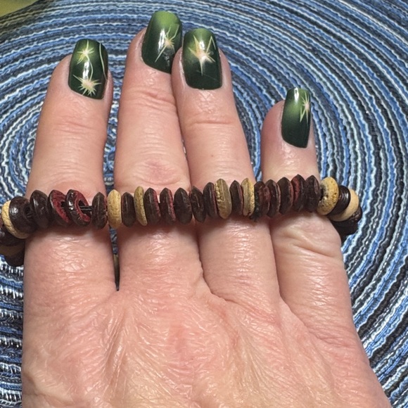 🖤Wooden Beaded Bracelet in Red and Brown🖤 - Picture 2 of 2